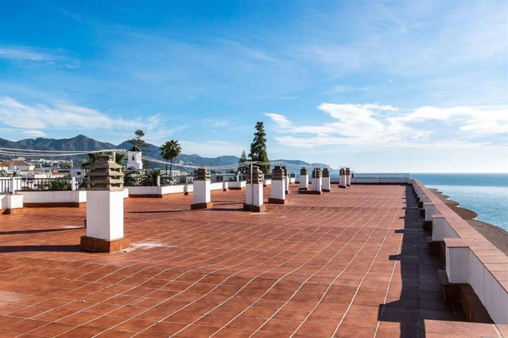Апартаменты Acapulco Playa -Нерха Экстерьер фото